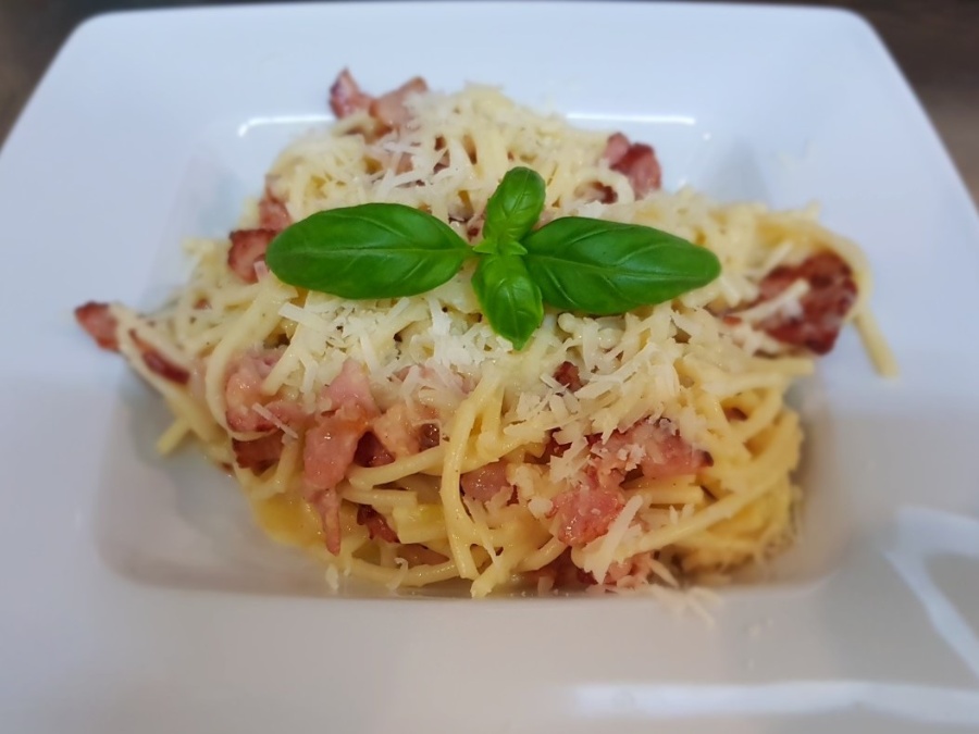 Spaghetti alla carbonara (Spaghetti carbonara)